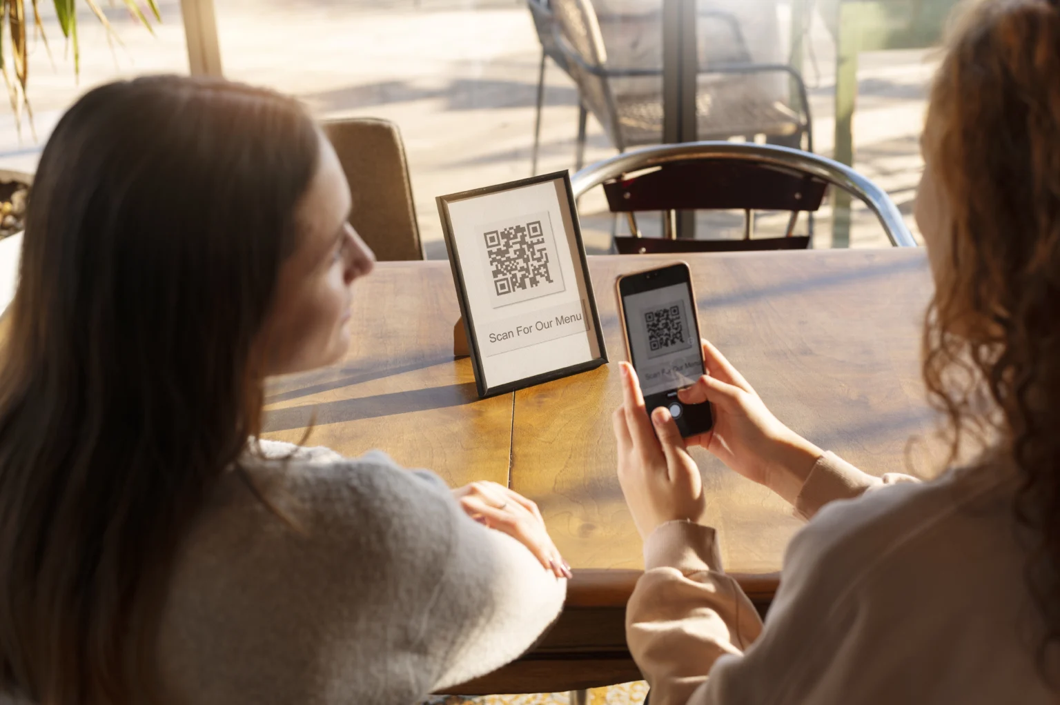 Gdzie umieścić kod QR do karty lojalnościowej, żeby każdy go zauważył?